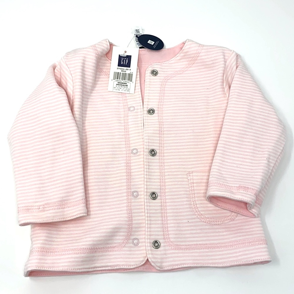 Gap reversible soft pink button down top